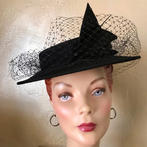 DRAMATIC 1940s BLACK FELT WIDE BRIM HAT WITH 2 FELT \